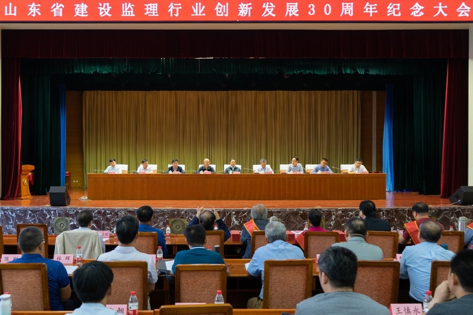 五屆五次會議領(lǐng)導(dǎo)席.jpg 五屆五次會議領(lǐng)導(dǎo)席.jpg